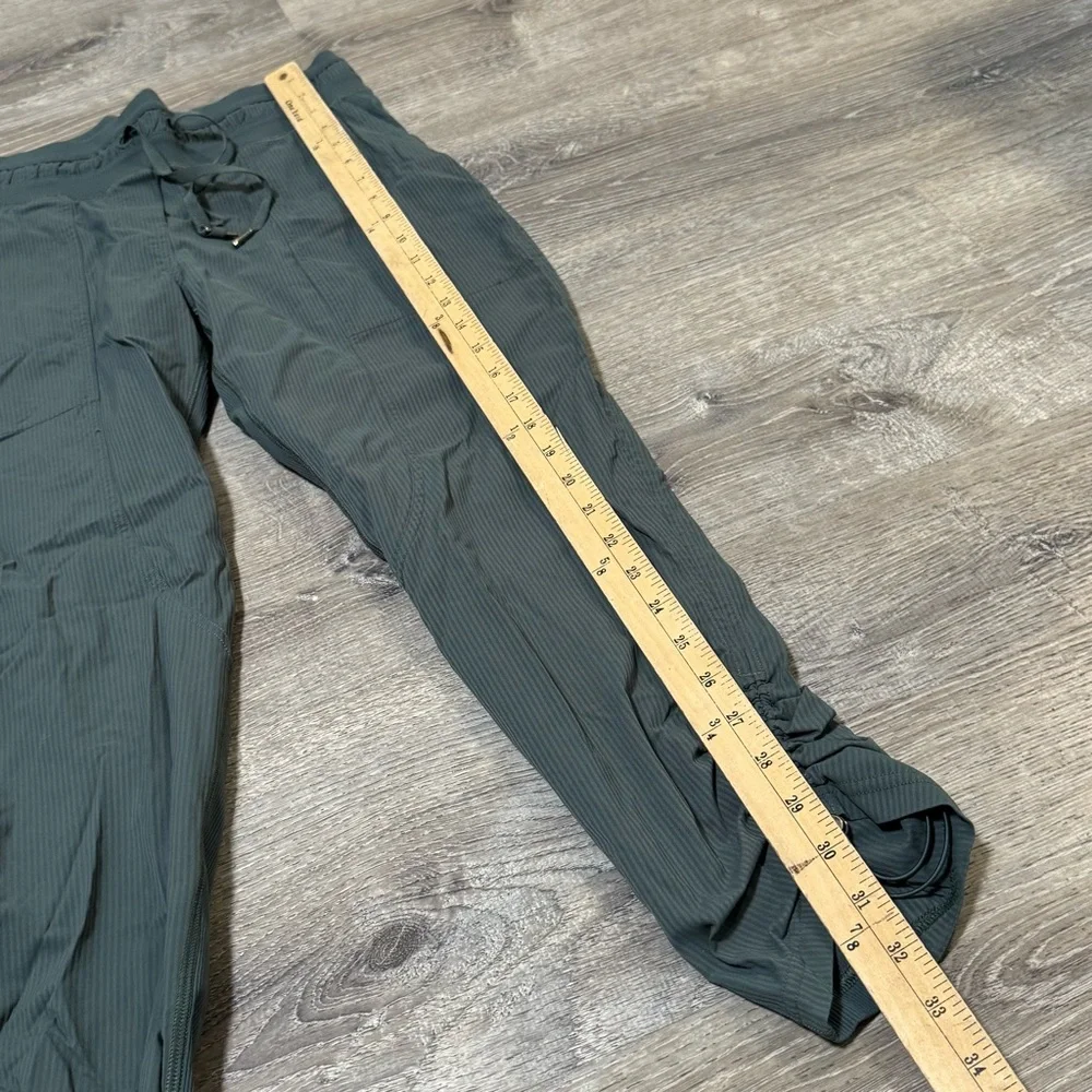 Lululemon Dance Studio Mid-Rise Jogger cropped Length Size 4 - Picture 6 of 8